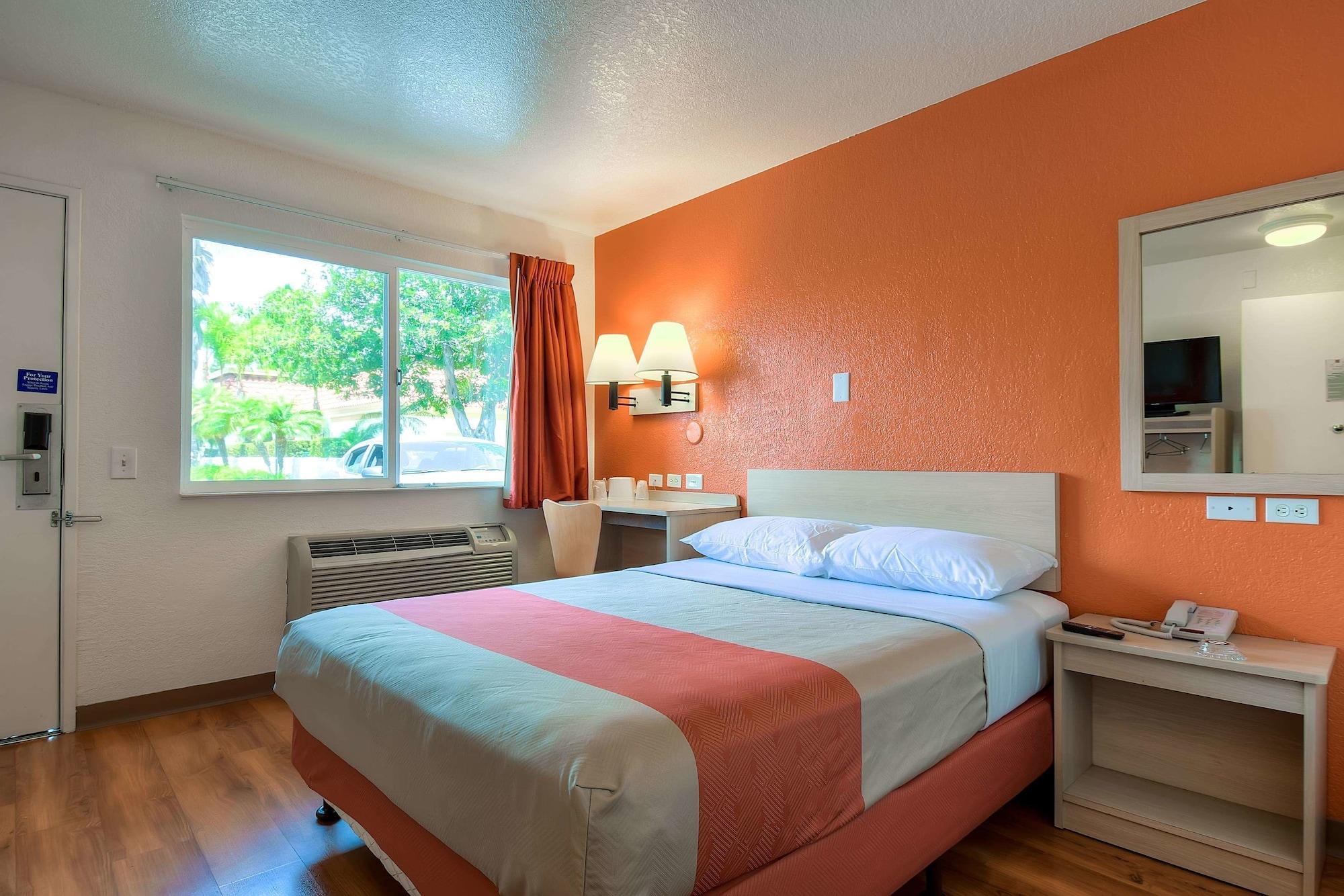 Motel 6-Westminster, Ca - South - Long Beach Area Экстерьер фото